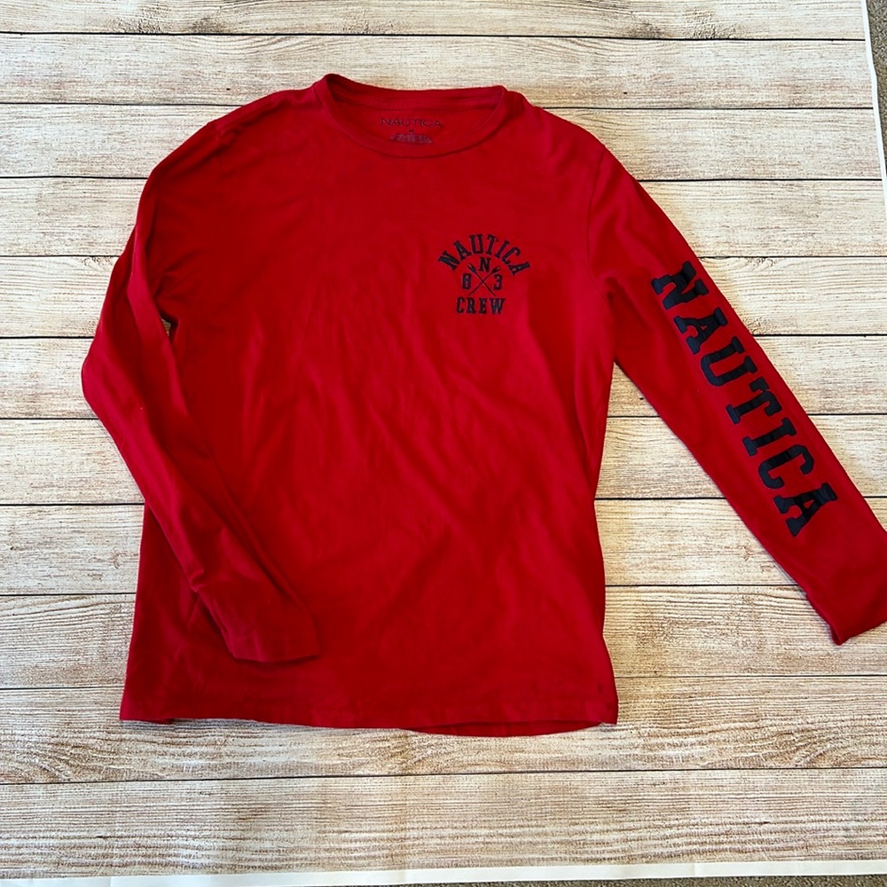 EUC Men's size medium Nautica long-sleeved tee.